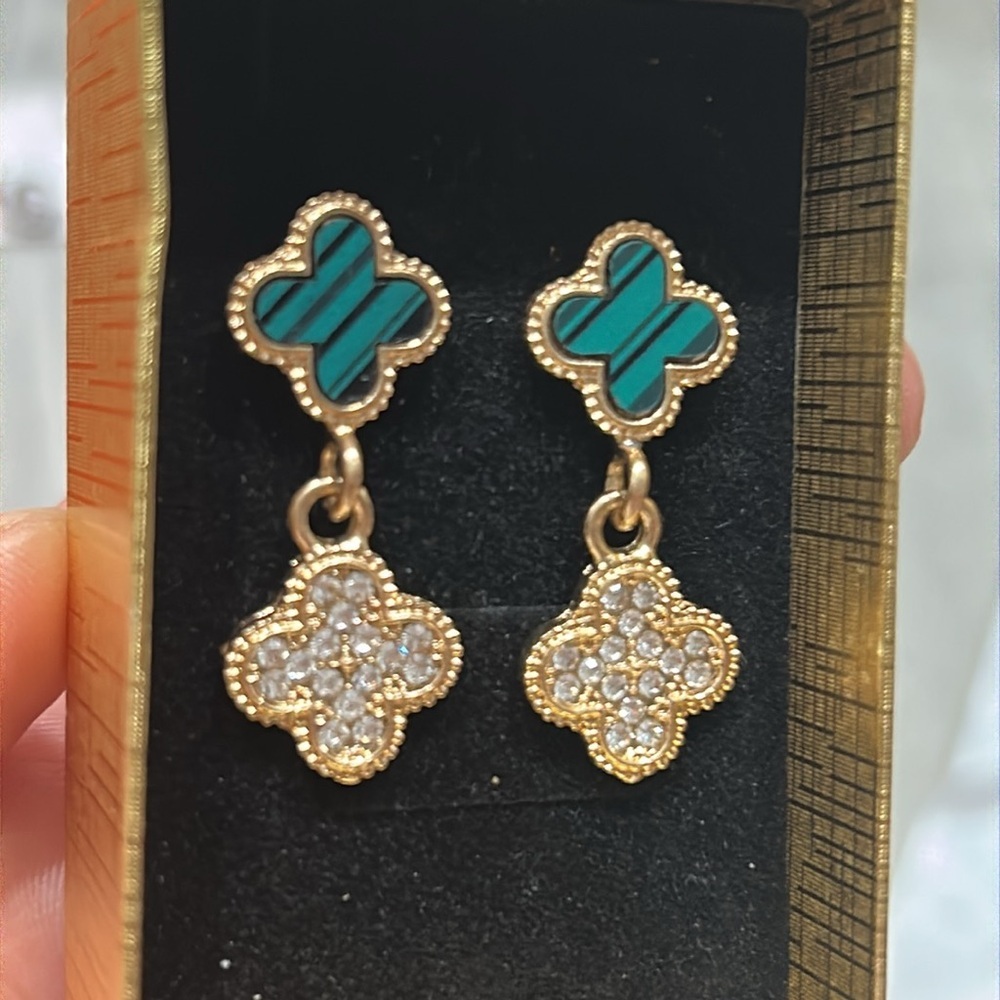 St Pattys Day Gold and Green Clover Earrings NWT